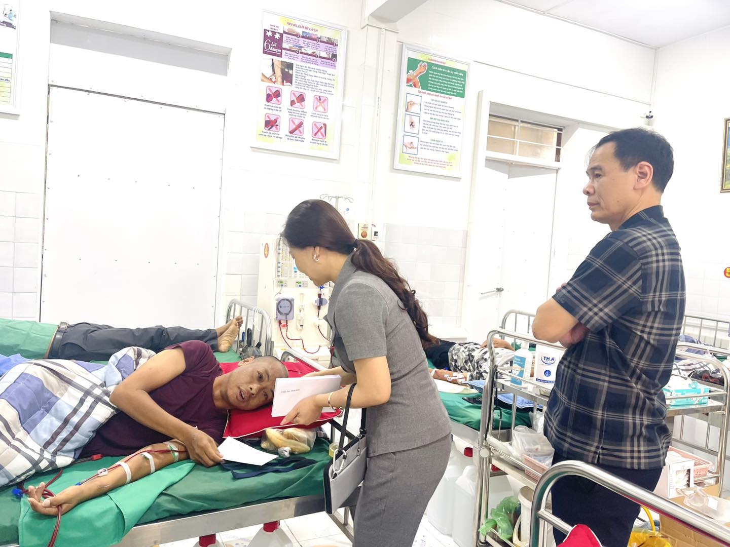 Niềm vui ngày cuối tuần 38.200.000đ đã được trao cho người bệnh tại BVĐK huyện Bảo Yên