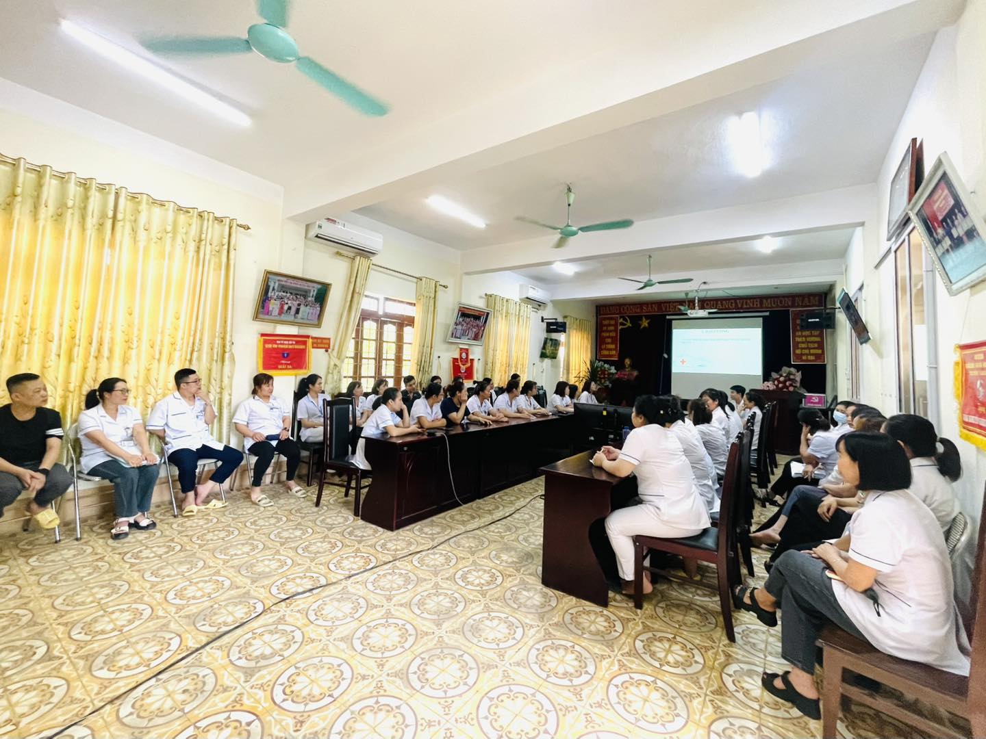 Chuyên gia Thạc sĩ BSNT; Cử nhân điều dưỡng BVĐH Y Hà Nội
