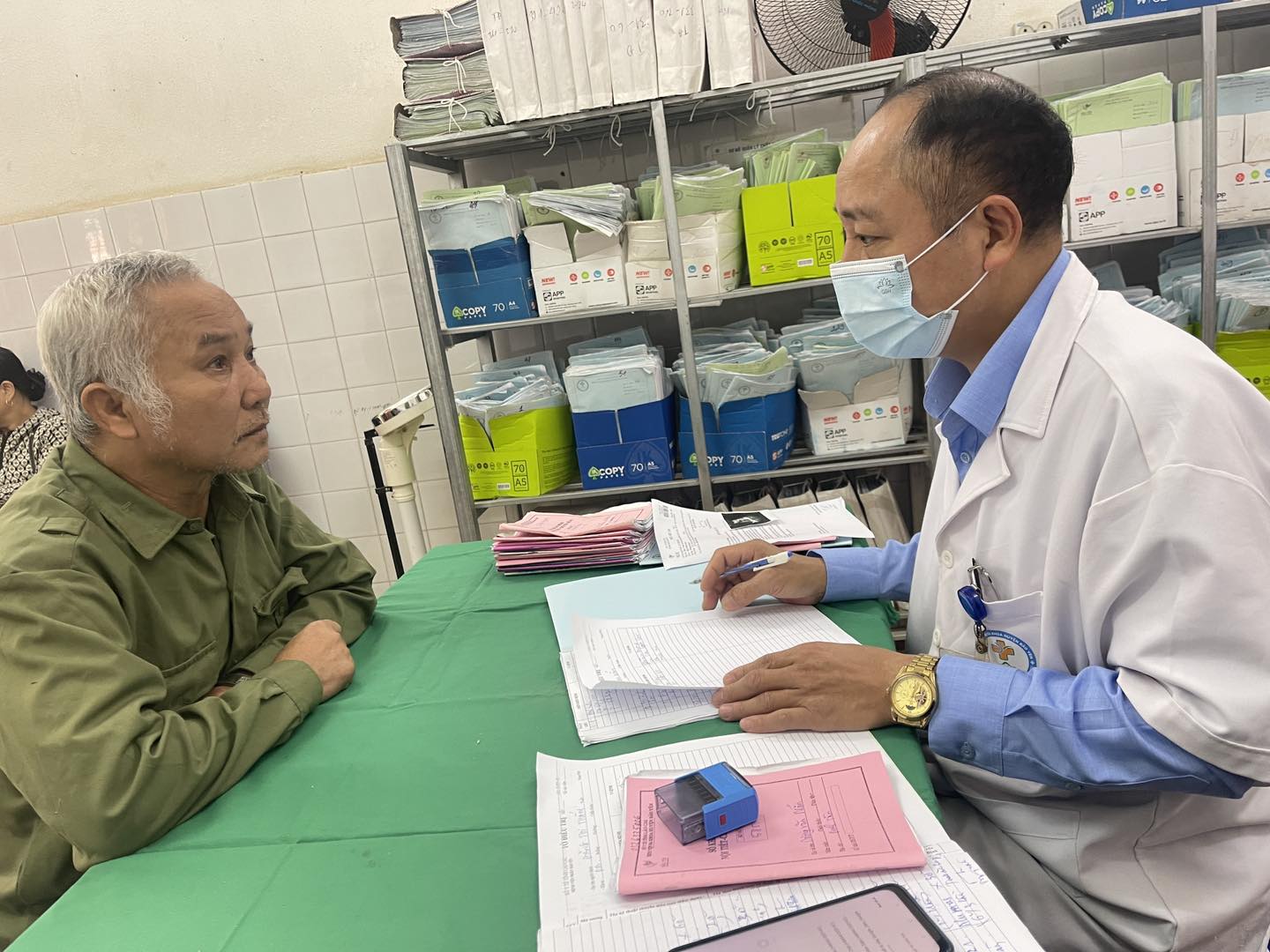  Bác sĩ Trương Khánh Toàn – chuyên ngành Nội tiết tư vấn cho người bệnh hưởng ứng Ngày Toàn dân sử dụng muối i-ốt