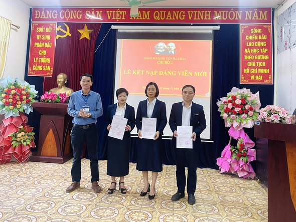 LỄ KẾT NẠP ĐẢNG VIÊN MỚI