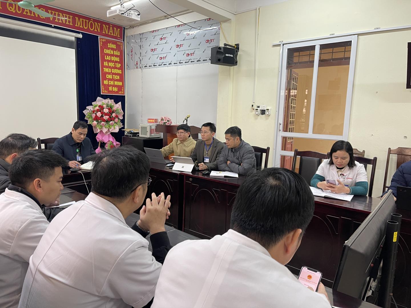 TRUNG TÂM Y TẾ KHU VỰC BẢO YÊN ĐÓN TIẾP ĐỒNG CHÍ VŨ THỊ HIỀN HẠNH – PHÓ CHỦ TỊCH UBND TỈNH LÀO CAI ĐẾN THĂM VÀ LÀM VIỆC TẠI PHÒNG KHÁM ĐA KHOA KHU VỰC BẢO HÀ