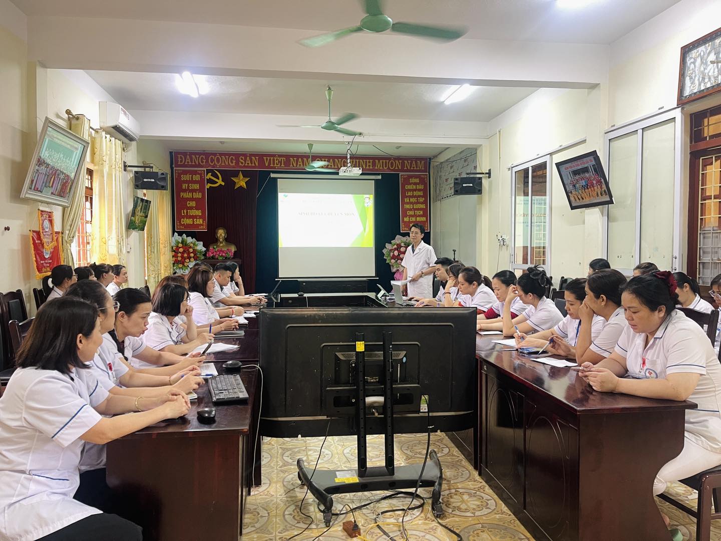 SINH HOẠT CHUYÊN MÔN ĐIỀU DƯỠNG, HỘ SINH, KỸ THUẬT VIÊN QUÝ I/2026: BÁO CÁO CA BỆNH & BÌNH PHIẾU CHĂM SÓC