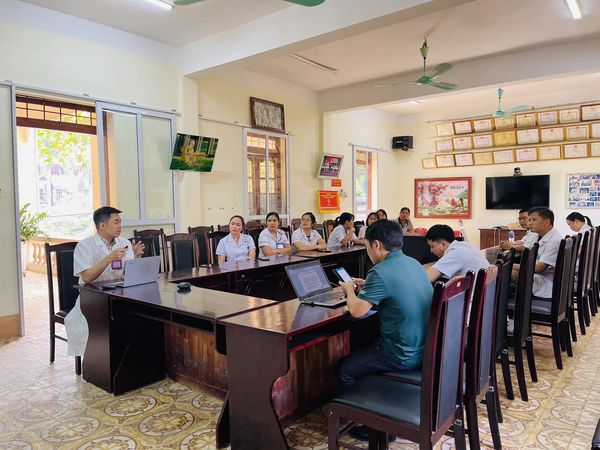 Monitoring trong sản khoa là vô cùng quan trọng để theo dõi sức khỏe của cả mẹ và bé trong suốt quá trình mang thai và sinh nở. 